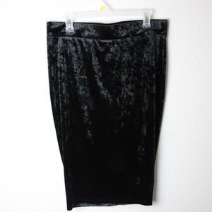 torrid | Black Crushed Velvet Pencil Skirt - Size 0x